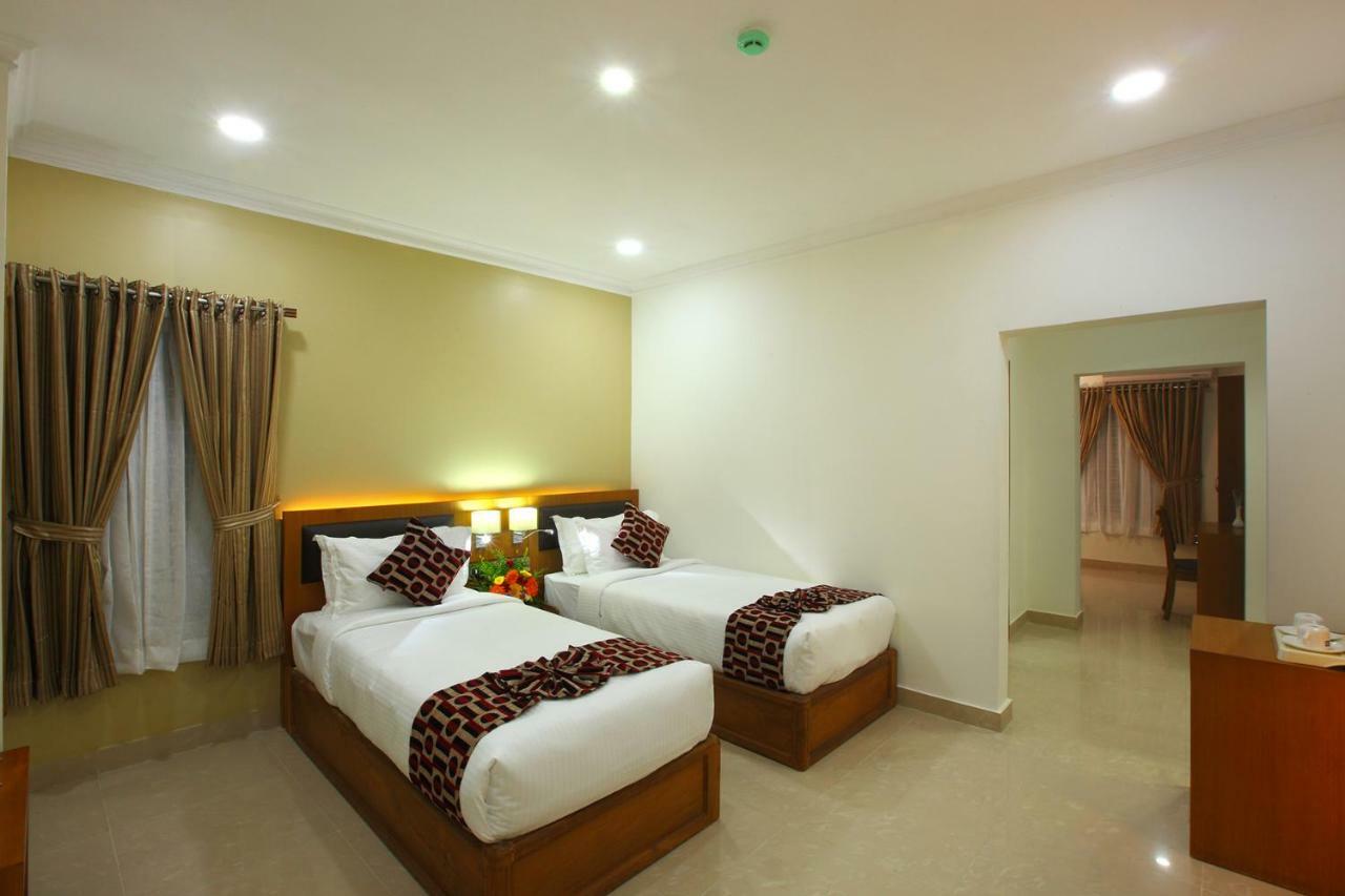 Hotel Rohini International Kallar  Экстерьер фото