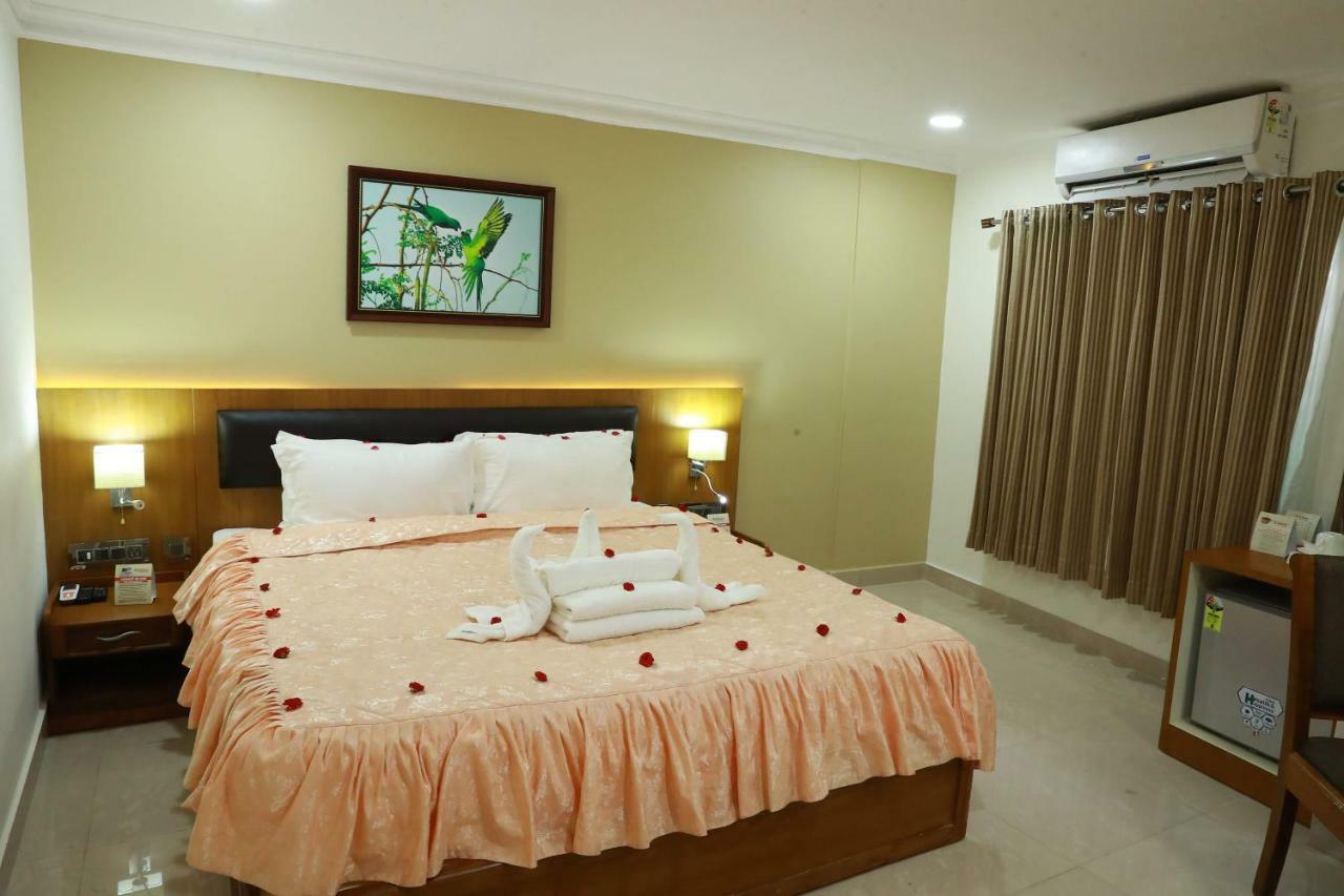 Hotel Rohini International Kallar  Экстерьер фото